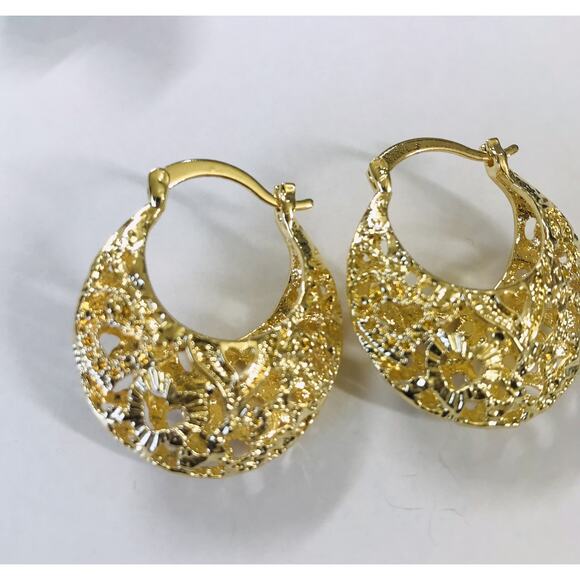 18K Gold Filled SMALL Oro Laminado Elegant Round Basket Hoop Click Top Earrings - Picture 4 of 4